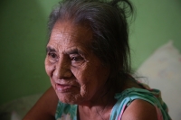 20210312. Tuxtla G. Adultos mayores enfermos no pueden trasladarse para recibir la vacuna Covid