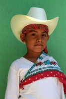 Jueves 29 de junio del 2019. Tuxtla Gutiérrez. El Baile de las Espuelas o Tonguy Etsé. Los participantes de este rito costumbrista recorren las casas de las familias que guardan las costumbres de la etnia zoques Jueves 29 de junio del 2019. Tuxtla Gutiérrez. El Baile de las Espuelas o Tonguy Etsé. Los participantes de este rito costumbrista recorren las casas de las familias que guardan las costumbres de la etnia zoques
