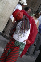 Miércoles 16 de marzo del 2016. Tuxtla Gutiérrez. El color del estigma. Después de asistir al altar de Catedral él recoge monedas y risas, afirmando ser homosexual y ocultar el VIH con pintura sin temor y orgullo. Miércoles 16 de marzo del 2016. Tuxtla Gutiérrez. El color del estigma. Después de asistir al altar de Catedral él recoge monedas y risas, afirmando ser homosexual y ocultar el VIH con pintura sin temor y orgullo.