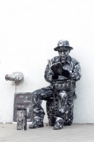 Jueves 4 de diciembre del 2014. Tuxtla Gutiérrez. Una manera de juntar algunos pesos es representar la inmovilidad de la cotidianidad.