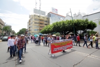 Jueves 24 de agosto del 2017. Tuxtla Gutiérrez. El generalizado hastÃÂo social en Chiapas recibe la manifestación normalista de este medio dÃÂa, donde los jóvenes se suman a las protestas para exigir el pago atrasado a maestros interinos en este año. Jueves 24 de agosto del 2017. Tuxtla Gutiérrez. El generalizado hastÃÂo social en Chiapas recibe la manifestación normalista de este medio dÃÂa, donde los jóvenes se suman a las protestas para exigir el pago atrasado a maestros interinos en este año.