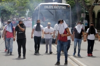 Jueves 24 de agosto del 2017. Tuxtla Gutiérrez. El generalizado hastÃÂo social en Chiapas recibe la manifestación normalista de este medio dÃÂa, donde los jóvenes se suman a las protestas para exigir el pago atrasado a maestros interinos en este año. Jueves 24 de agosto del 2017. Tuxtla Gutiérrez. El generalizado hastÃÂo social en Chiapas recibe la manifestación normalista de este medio dÃÂa, donde los jóvenes se suman a las protestas para exigir el pago atrasado a maestros interinos en este año.