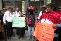 Jueves 22 de junio del 2017. Tuxtla Gutiérrez. Ex zapatistas protestan en el congreso chiapaneco en apoyo al periodista Bautista Ibarias, los militantes de las organizaciones campesinas indígenas se suman a las manifestaciones en contra de la Diputada Olv