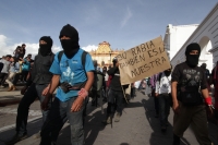 Miércoles 8 de octubre del 2014. San Cristóbal de las Casas. El contingente de Bases de Apoyo del EZLN (BAEZ) marchan en silencio esta tarde para manifestar el apoyo de las comunidades indígenas a los normalistas desaparecidos en Ayotzinapa. Miércoles 8 de octubre del 2014. San Cristóbal de las Casas. El contingente de Bases de Apoyo del EZLN (BAEZ) marchan en silencio esta tarde para manifestar el apoyo de las comunidades indígenas a los normalistas desaparecidos en Ayotzinapa.