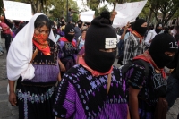 Miércoles 8 de octubre del 2014. San Cristóbal de las Casas. El contingente de Bases de Apoyo del EZLN (BAEZ) marchan en silencio esta tarde para manifestar el apoyo de las comunidades indígenas a los normalistas desaparecidos en Ayotzinapa.