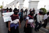Miércoles 8 de octubre del 2014. San Cristóbal de las Casas. El contingente de Bases de Apoyo del EZLN (BAEZ) marchan en silencio esta tarde para manifestar el apoyo de las comunidades indígenas a los normalistas desaparecidos en Ayotzinapa.