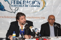 Viernes 23 de diciembre. Carencias en Turismo. Tuxtla Gutiérrez, Chiapas. Mauricio Penagos y Mario Santillán de la Federación Turística de Chiapas hablan en conferencia de prensa sobre las carencias de infraestructura y comunicaciones en Tuxtla y en el es