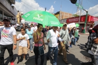 Viernes 24 de julio del 2015. Tuxtla Gutiérrez. Fernando Castellanos Calymayor, aspirante al ayuntamiento de la capital del estado de Chiapas por los partidos, PRi-PVEM-Unidos Por Chiapas-Nueva Alianza durante su manifestación en la Avenida Central declar Viernes 24 de julio del 2015. Tuxtla Gutiérrez. Fernando Castellanos Calymayor, aspirante al ayuntamiento de la capital del estado de Chiapas por los partidos, PRi-PVEM-Unidos Por Chiapas-Nueva Alianza durante su manifestación en la Avenida Central declar