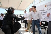 Viernes 6 de diciembre del 2013. Tuxtla Gutiérrez. El diputado Fernando Castellanos Cal y Mayor durante la entrega del equipamiento a las Policías Municipales de Tuxtla.