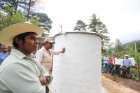 Jueves 22 de septiembre. Fabrican captadores de agua en comunidad tsotsil. Jueves 22 de septiembre. Fabrican captadores de agua en comunidad tsotsil.