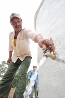Jueves 22 de septiembre. Fabrican captadores de agua en comunidad tsotsil.
