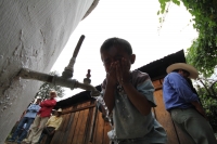 Jueves 22 de septiembre. Fabrican captadores de agua en comunidad tsotsil. Jueves 22 de septiembre. Fabrican captadores de agua en comunidad tsotsil.