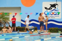 Los nadadores participantes en la copa de la Federación Internacional de Natación  FINA de aguas abiertas se preparan esta mañana en la ciudad para que este fin de semana se adentren a las aguas del Cañón del Sumidero.