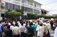 Martes 7 de febrero del 2012. Inscripciones de aspirantes a cargos populares en el PRI. Tuxtla Gutiérrez, Chiapas. Aspirantes y simpatizantes se acercan al edificio de financiamiento del Partido Revolucionario Institucional donde se realizaron las inscrip
