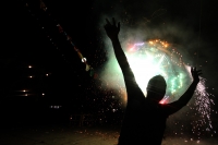 Domingo 18 de diciembre del 2016. San Lorenzo Zinacantan. Fuegos Artificiales, danzas, tambores y carrizo acompañan los rezos y promesas de esta noche en la comunidad Navenchauc donde los jóvenes floreros reafirman las promesas del recorrido de La Topada 