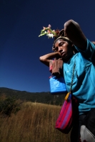 Viernes 20 de diciembre del 2013. Acala. Los Floreros de Chiapa de Corzo llegan esta mañana a El Rodeo donde pernoctaran antes de regresar a la colonial ciudad de la ribera con los atados de flor de Nilurayilo sobre las espaldas y después de recorrer algu