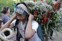 Lunes 21 de diciembre del 2015. Chiapa de Corzo. Los cientos de Floreros llegan esta madrugada a las cercanías de la comunidad de la ribera del Grijalva sucios y cansados después de permanecer durante 8 días en las montañas de Los altos de Chiapas donde r