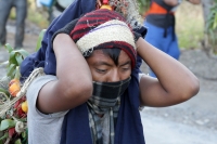 Lunes 21 de diciembre del 2015. Chiapa de Corzo. Los cientos de Floreros llegan esta madrugada a las cercanÃas de la comunidad de la ribera del Grijalva sucios y cansados después de permanecer durante 8 dÃas en las montañas de Los altos de Chiapas donde r Lunes 21 de diciembre del 2015. Chiapa de Corzo. Los cientos de Floreros llegan esta madrugada a las cercanÃas de la comunidad de la ribera del Grijalva sucios y cansados después de permanecer durante 8 dÃas en las montañas de Los altos de Chiapas donde r