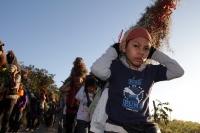 Lunes 21 de diciembre del 2015. Chiapa de Corzo. Los cientos de Floreros llegan esta madrugada a las cercanÃas de la comunidad de la ribera del Grijalva sucios y cansados después de permanecer durante 8 dÃas en las montañas de Los altos de Chiapas donde r Lunes 21 de diciembre del 2015. Chiapa de Corzo. Los cientos de Floreros llegan esta madrugada a las cercanÃas de la comunidad de la ribera del Grijalva sucios y cansados después de permanecer durante 8 dÃas en las montañas de Los altos de Chiapas donde r