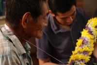 Miércoles 17 de abril del 2019. Tuxtla Gutiérrez. Las familias de la comunidad Zoque se reúnen este medio día en la casa de la Familia Álvarez para elaborar las ofrendas de flores que servirán en las actividades de esta Semana Santa.