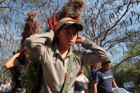 Jueves 21 de diciembre del 2017. Chiapa de Corzo. Los jóvenes floreros llegan este medio dí­a a Chiapa de Corzo después de permanecer recolectando la flor de Niluyarilu en las comunidades de la zona de Los Altos de Chiapas. Este tubérculo será utiliza
