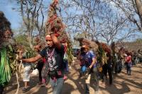 Jueves 21 de diciembre del 2017. Chiapa de Corzo. Los jóvenes floreros llegan este medio dí­a a Chiapa de Corzo después de permanecer recolectando la flor de Niluyarilu en las comunidades de la zona de Los Altos de Chiapas. Este tubérculo será utiliza