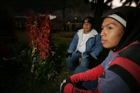 Viernes 17 de diciembre. Durante el tercer día del recorrido de la Topada de la Flor, los jóvenes floreros acomodan los bultos para emprender el camino de regreso a Chiapa de Corzo y de las comunidades que hacen la recolecta en los altos de Chiapas. Los g