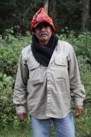 Miércoles 16 de diciembre del 2015. San Cristóbal de las Casas. Jóvenes originarios de las comunidades del municipio de Chiapa de Corzo recorren durante varios días las montañas de la región de Los Altos del estado de Chiapas recolectando las bromelias qu
