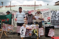Sábado 2 de septiembre del 2012. Tuxtla Gutiérrez, Chiapas. Los manifestantes que exigen a las autoridades la liberación de los presos de conciencia y que se entreguen con vida a los desaparecidos de los movimientos sociales continúan protestando en la Pl