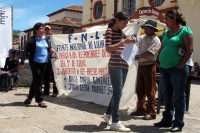 Lunes 27 de agosto del 2012. San Cristóbal de las Casas. Militantes del FNLS y familiares de los presos de conciencia de esta organización continúan con las acciones de protesta en la plaza de La Paz y dan a conocer las próximas movilizaciones que realiza