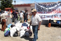 Lunes 27 de agosto del 2012. San Cristóbal de las Casas. Militantes del FNLS y familiares de los presos de conciencia de esta organización continúan con las acciones de protesta en la plaza de La Paz y dan a conocer las próximas movilizaciones que realiza