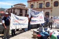 Lunes 27 de agosto del 2012. San Cristóbal de las Casas. Militantes del FNLS y familiares de los presos de conciencia de esta organización continúan con las acciones de protesta en la plaza de La Paz y dan a conocer las próximas movilizaciones que realiza