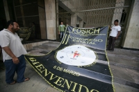 El Frente de Organizaciones Sociales Independiente de Chiapas, durante una conferencia de prensa en las entradas del Congreso Local hablan del Segundo congreso Estatal que realizaran en los próximos días en esta ciudad