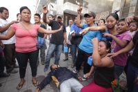 Viernes 5 de diciembre del 2014. Tuxtla Gutiérrez. Uno de los campesinos en huelga de hambre que exigen la liberación de Florentino Gómez Girón preso en Chiapas se inmola esta tarde frente a las instalaciones del congreso local.