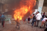 Viernes 5 de diciembre del 2014. Tuxtla Gutiérrez. Uno de los campesinos en huelga de hambre que exigen la liberación de Florentino Gómez Girón preso en Chiapas se inmola esta tarde frente a las instalaciones del congreso local. Viernes 5 de diciembre del 2014. Tuxtla Gutiérrez. Uno de los campesinos en huelga de hambre que exigen la liberación de Florentino Gómez Girón preso en Chiapas se inmola esta tarde frente a las instalaciones del congreso local.