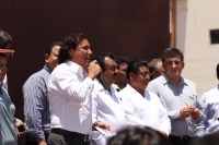 Lunes 13 de agosto del 2012. Tuxtla Gutiérrez, Chiapas. Alejandro Gamboa ex-dirigente estatal del PRD en Chiapas encabeza el mitin en contra de CFE que pretende organizar a los ayuntamientos chiapanecos  para el no pago de los adeudos a la paraestatal en 