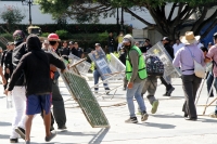 Sábado 24 de noviembre del 2018. Tuxtla Gutiérrez. Elementos de las corporaciones policiacas repliegan los disturbios en el centro de la ciudad durante el último informe del gobierno chiapaneco de Manuel Velazco Coello este medio dí­a.