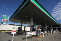 Sábado 21 de septiembre del 2013. Tuxtla Gutiérrez. Las gasolineras permanecen cerradas esta mañana después de que las reservas se agotarán por el desabasto provocado por la toma de las instalaciones de PEMEX en la capital de Chiapas. Sábado 21 de septiembre del 2013. Tuxtla Gutiérrez. Las gasolineras permanecen cerradas esta mañana después de que las reservas se agotarán por el desabasto provocado por la toma de las instalaciones de PEMEX en la capital de Chiapas.