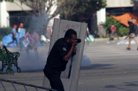 Sábado 24 de noviembre del 2018. Tuxtla Gutiérrez. Elementos de las corporaciones policiacas repliegan los disturbios en el centro de la ciudad durante el último informe del gobierno chiapaneco de Manuel Velazco Coello este medio dí­a.