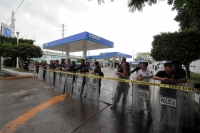 Miércoles 13 de junio del 2018. Tuxtla Gutiérrez. El movimiento magisterial y las organizaciones sumadas al paro nacional realizan la toma de algunas gasolineras en la capital del estado de Chiapas.