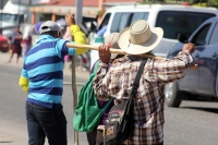 Martes 10 de enero del 2016. Chiapa de Corzo. Las comunidades de Paso Achiote protestan esta mañana en contra del Gasolinazo bloqueando la carretera vieja hacia San Cristóbal de manera intermitente en la salida de esta localidad de la ribera del Grijalva. Martes 10 de enero del 2016. Chiapa de Corzo. Las comunidades de Paso Achiote protestan esta mañana en contra del Gasolinazo bloqueando la carretera vieja hacia San Cristóbal de manera intermitente en la salida de esta localidad de la ribera del Grijalva.