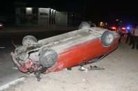 Un fuerte accidente vial involucra a dos vehículos la noche de este lunes en el boulevard que comunica la glorieta de la Carreta en la entrada a la ciudad del lado poniente. Según los testigos este accidente fue provocado por que varios trailers se estaci