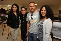 Lunes 22 de septiembre del 2013. Tuxtla Gutiérrez. Los autores Gonzalo Gurgha y Marcos Gracia presentan este medio día la muestra fotográfica Colores de Chiapas durante la inauguración de la Muestra Internacional de Libro 2013 en la UNACH.