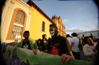 Jóvenes graffiteros y artistas de la ciudad de San Cristóbal de las Casas se manifiestan en las calles de esta ciudad para exigir respeto de las autoridades municipales después de la detención de varios artistas callejeros en los altos de Chiapas.