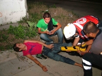 Colonia Las Águilas Calle Aguiluchos    01:00hrs        Ulises Trujillo León de 17 años resulto con probable fractura en pierna derecha y golpes y mordidas en distintas parte del cuerpo, al ser agredido a pedradas por sujetos que se dieron a la fuga.  Tru