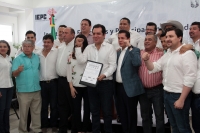 Viernes 23 de marzo del 2018. Tuxtla Gutiérrez. Roberto Albores Gleason, entrega la papelerí­a ante el Instituto de Estatal de Participación Ciudadana para buscar la gubernatura del estado de Chiapas por la coalición Todos por Chiapas formada por los p