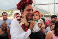 Lunes 4 de junio del 2018. Tuxtla Gutiérrez. Roberto albores Gleason, candidato al gobierno del estado de Chiapas durante su gira de proselitismo en la Colonia La Reliquia platica con los pobladores a quienes manifiesta el compromiso de administrar el go