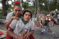 Jueves 11 de diciembre del 2014. Tuxtla Gutiérrez. Cientos de peregrinos descansan esta noche en el Parque de la Marimba para esperar la madrugada del día guadalupano para continuar recorriendo las ermitas ubicadas en el valle de la depresión central del 