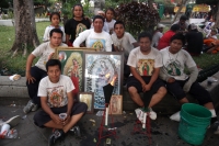 Jueves 11 de diciembre del 2014. Tuxtla Gutiérrez. Cientos de peregrinos descansan esta noche en el Parque de la Marimba para esperar la madrugada del dÃa guadalupano para continuar recorriendo las ermitas ubicadas en el valle de la depresión central del Jueves 11 de diciembre del 2014. Tuxtla Gutiérrez. Cientos de peregrinos descansan esta noche en el Parque de la Marimba para esperar la madrugada del dÃa guadalupano para continuar recorriendo las ermitas ubicadas en el valle de la depresión central del