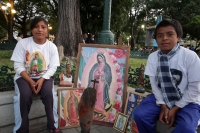 Jueves 11 de diciembre del 2014. Tuxtla Gutiérrez. Cientos de peregrinos descansan esta noche en el Parque de la Marimba para esperar la madrugada del día guadalupano para continuar recorriendo las ermitas ubicadas en el valle de la depresión central del 